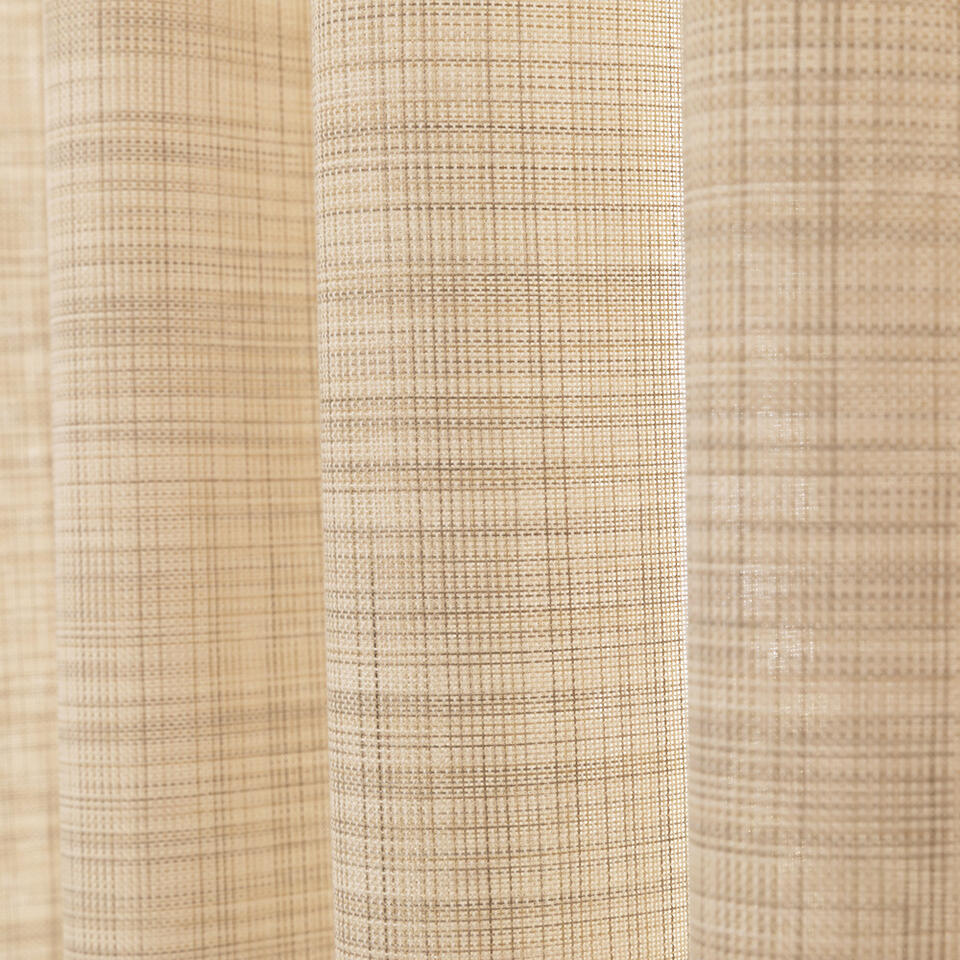 Inbetween Medina valt soepel, heeft een licht geruit patroon en geeft een warme sfeer aan uw interieur