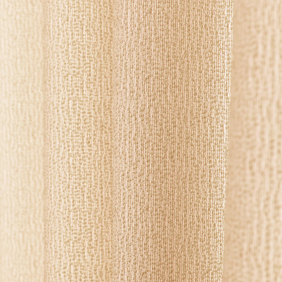 Dit kamerhoge overgordijn is brandvertragend en heeft een subtiele structuur en glans