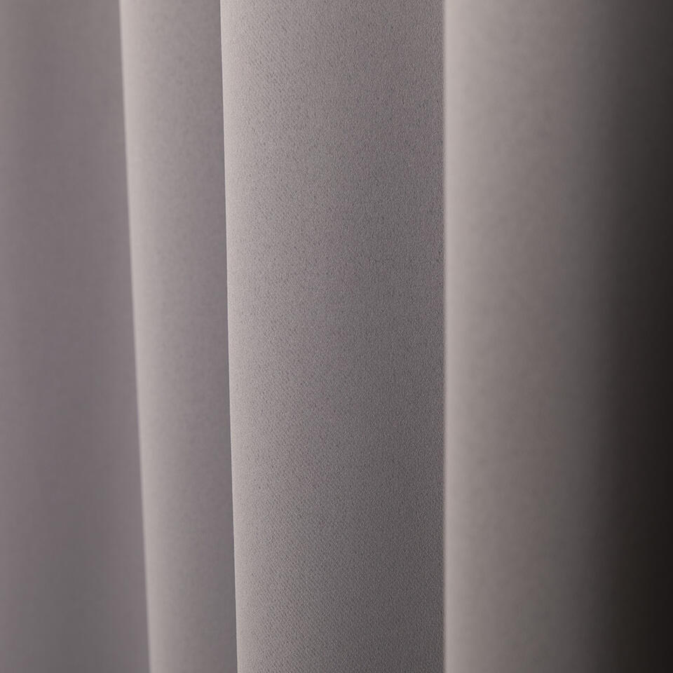 Verduisterend overgordijn met een prachtige glans waardoor de stof een chique uitstraling heeft