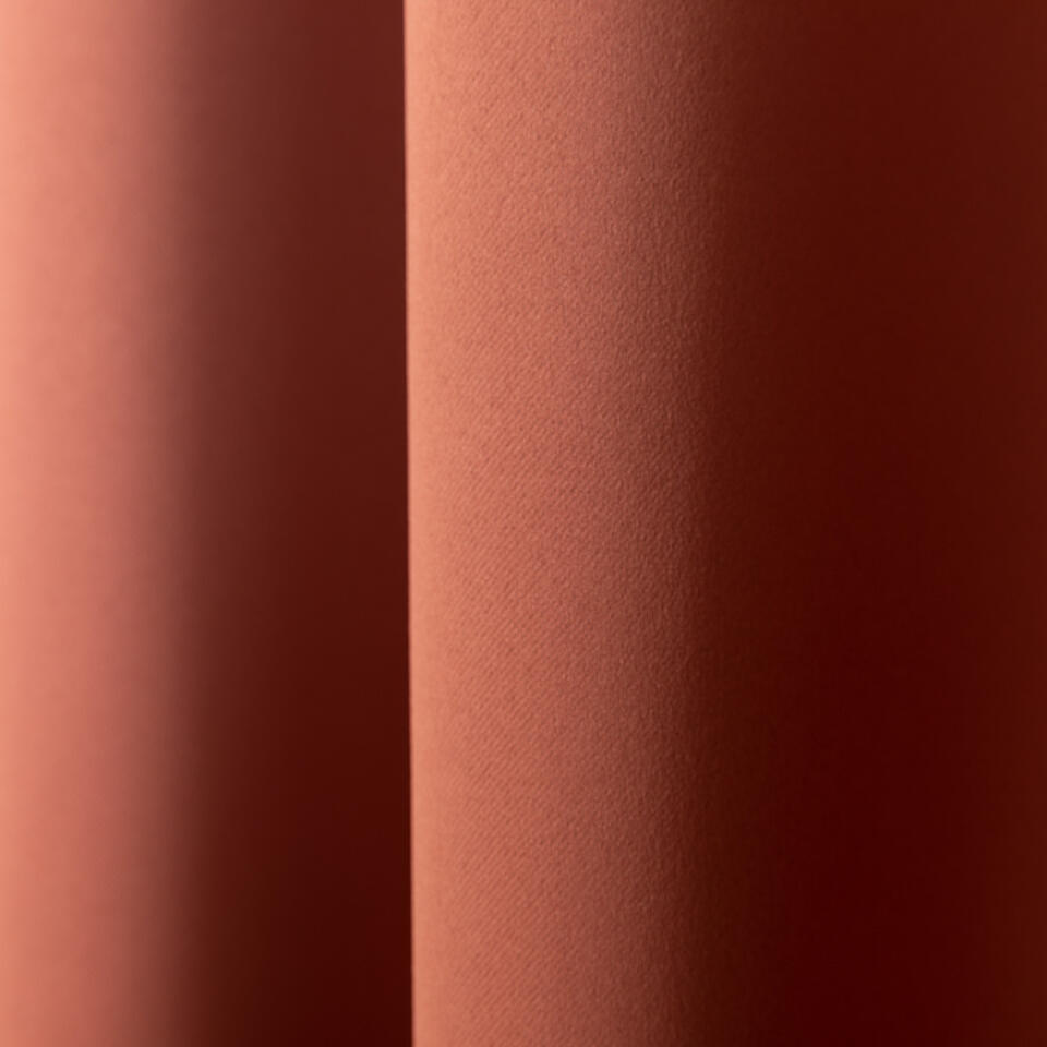 Verduisterend overgordijn met een prachtige glans waardoor de stof een chique uitstraling heeft