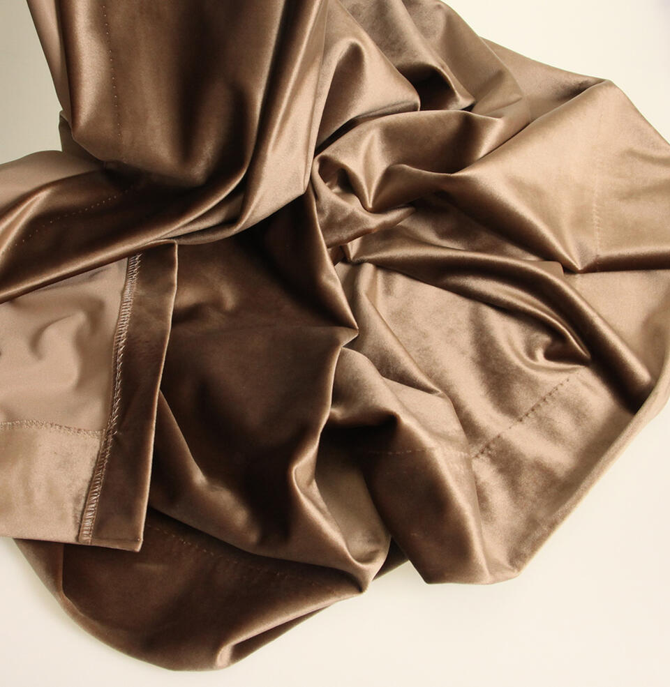 Deze mooie overgordijnstof is een echte sfeermaker, de stof zorgt voor privacy als het donker is